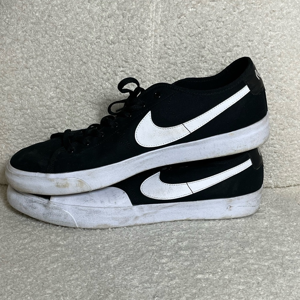 Nike Black and White SB Skateboard  Sneakers 14 Men’s Shoes Light used NB